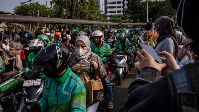 Photo: zetik.com Indonesia Faces Looming Economic Crisis as Inflation Rises and Fuel Shortages Spread Across Multiple Cities